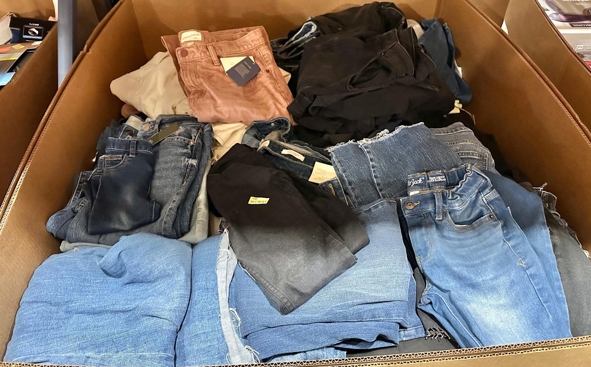 👖Target Jeans & Denim Wholesale Liquidation Pallet #6230 (300 units) - Image 1