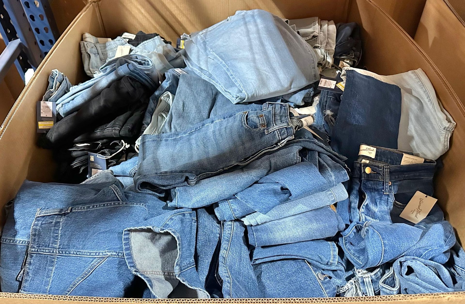 👖Target Jeans & Denim Wholesale Liquidation Pallet #6230 (300 units) - Image 4