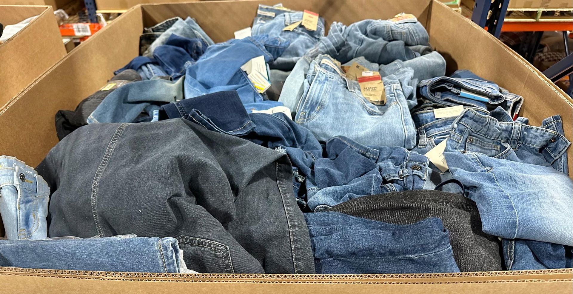 👖Target Jeans & Denim Wholesale Liquidation Pallet #6230 (300 units) - Image 7