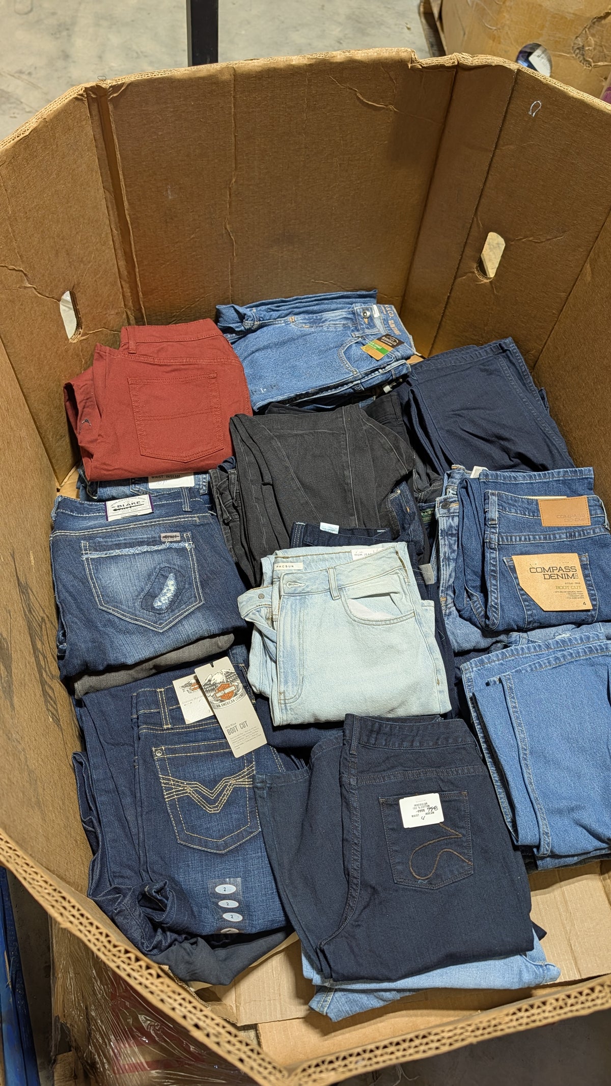 Women’s Brand-Name Denim Liquidation Closeout Pallet (300 Units)