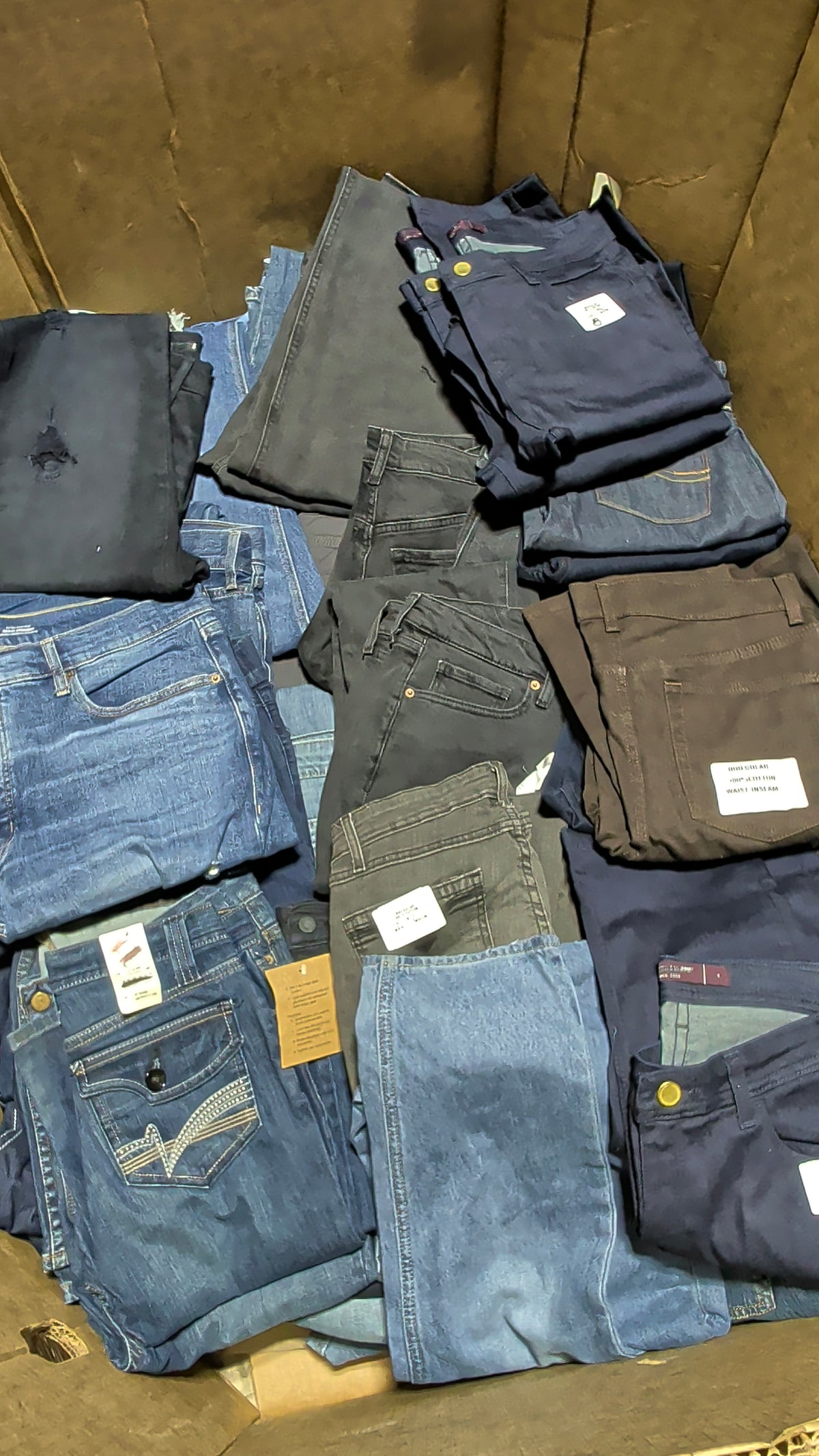 Women’s Brand-Name Denim Liquidation Closeout Pallet (300 Units)