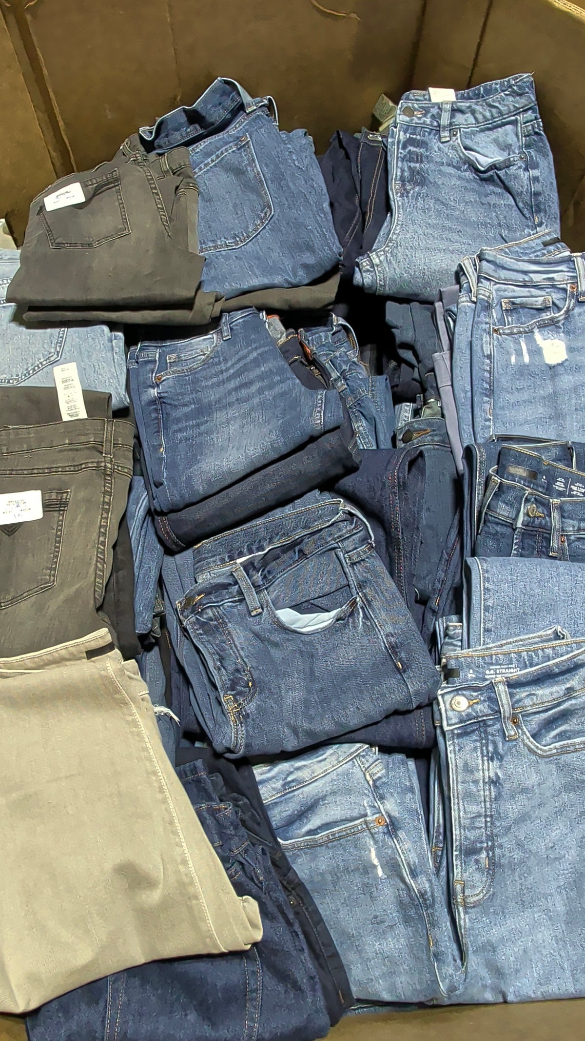 Women’s Brand-Name Denim Liquidation Closeout Pallet (300 Units)
